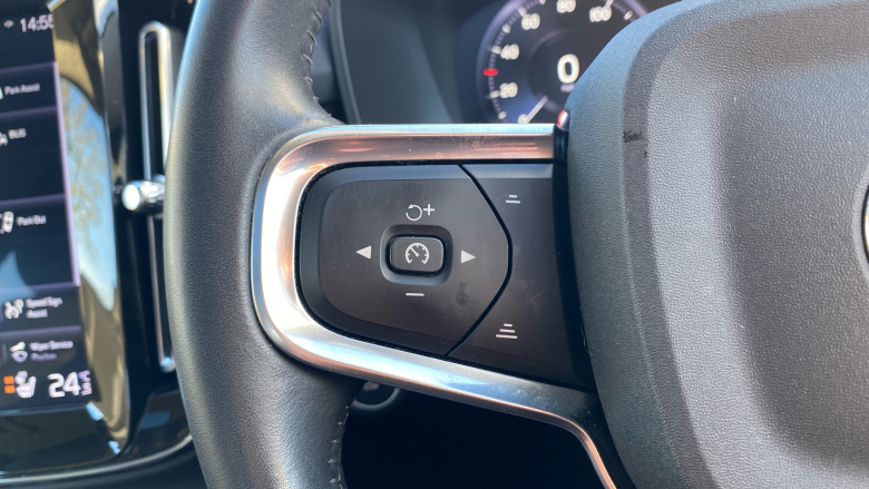 Volvo Xc40 2.0 B4P Inscription 5dr Auto Petrol Estate